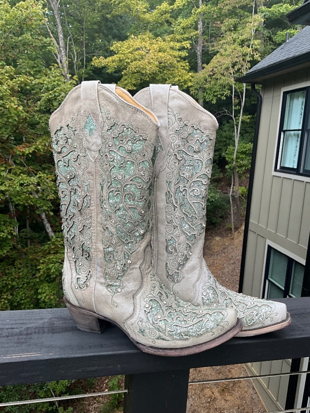 Corral Boots. Green Glitter Inlay w/crystals. NEW. Size 7.5